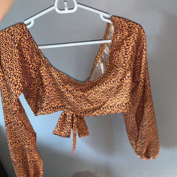 Cheetah print cropped tie long sleeve - Picture 2 of 2